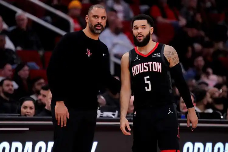 一步提升战, 汤普森新赛